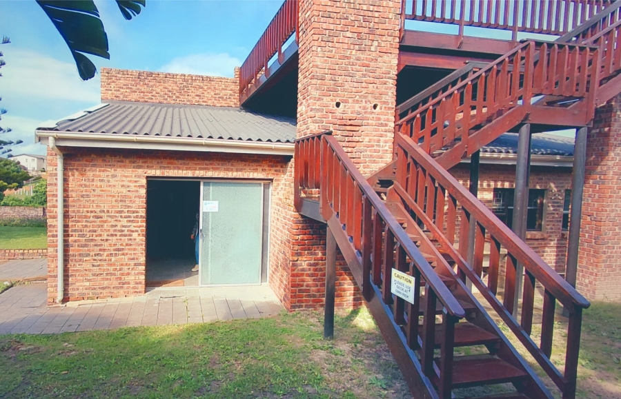 4 Bedroom Property for Sale in Oyster Bay Eastern Cape